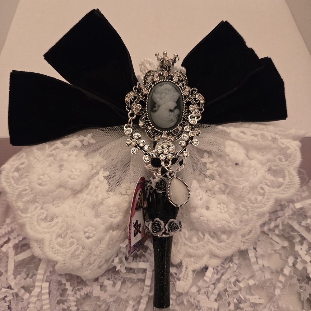 Beaded pen